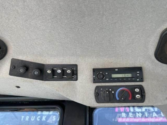 CAT 973D Гусеничные фронтальные погрузчики