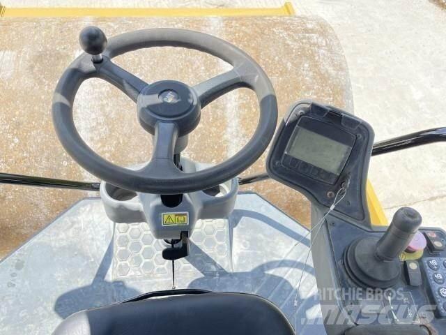 CAT CS54B Катки тротуарные