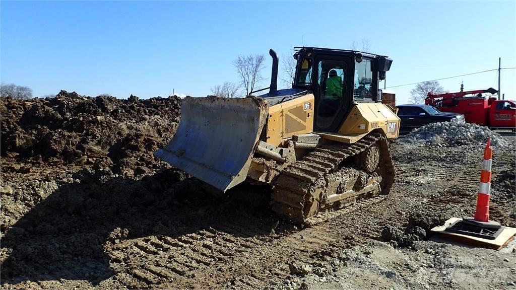 CAT D5 Гусеничные бульдозеры