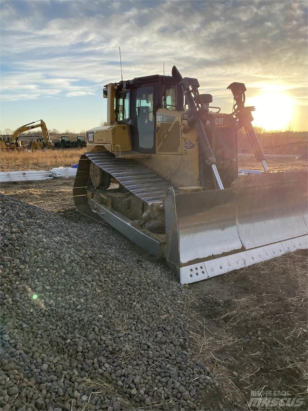 CAT D6T LGP Гусеничные бульдозеры