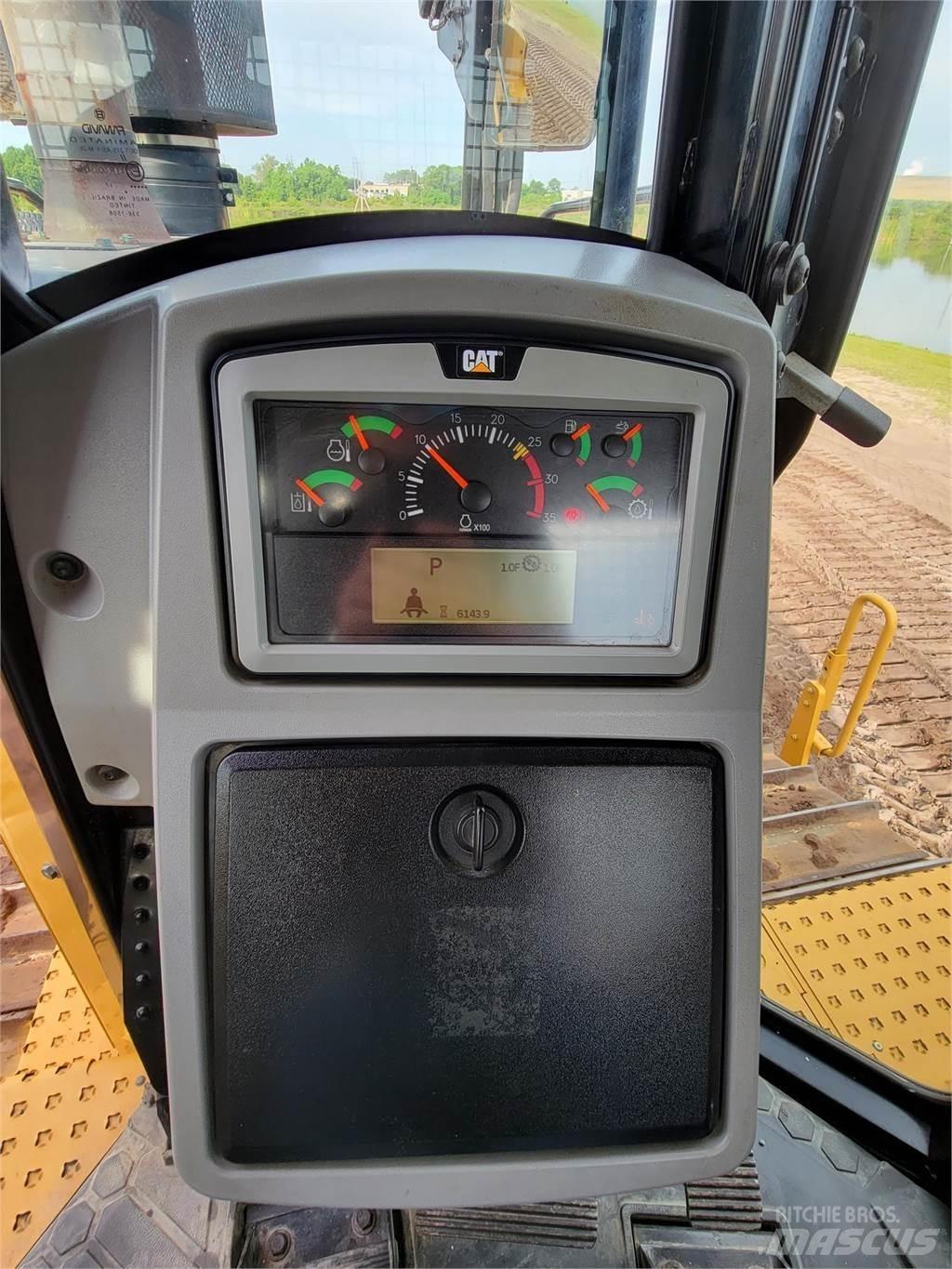 CAT D8T Гусеничные бульдозеры