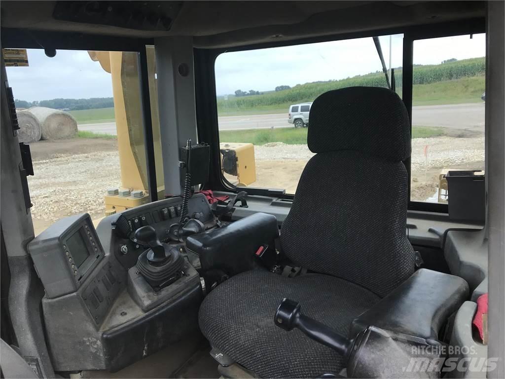 CAT D8T Гусеничные бульдозеры