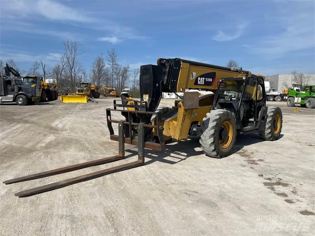 CAT TL1255D Телескопические погрузчики