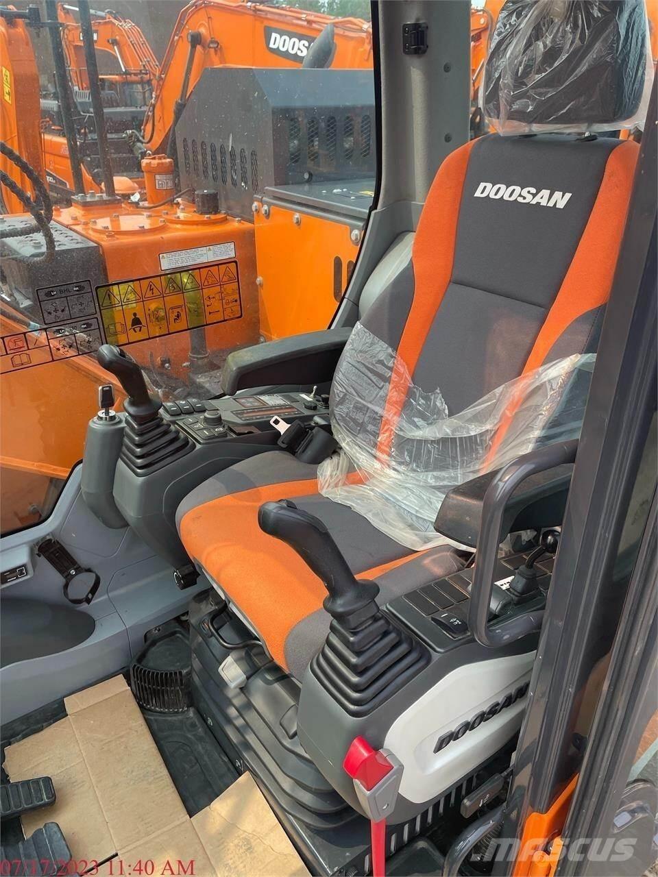 Doosan DX140 LC-5 Гусеничные экскаваторы