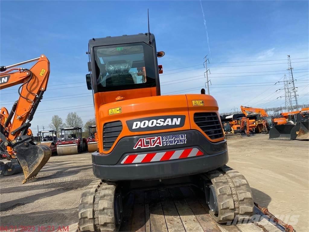 Doosan DX63-3 Гусеничные экскаваторы