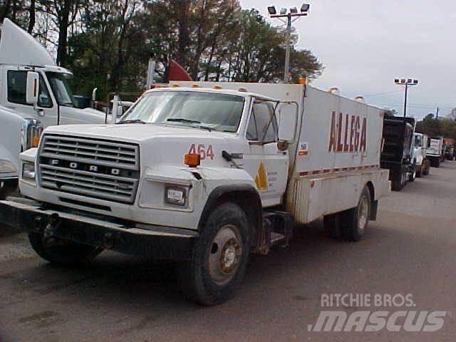 Ford F700 Грузовики-цистерны