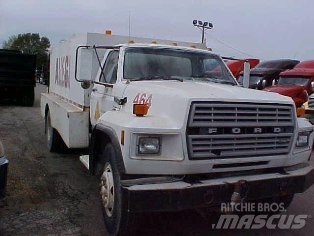 Ford F700 Грузовики-цистерны