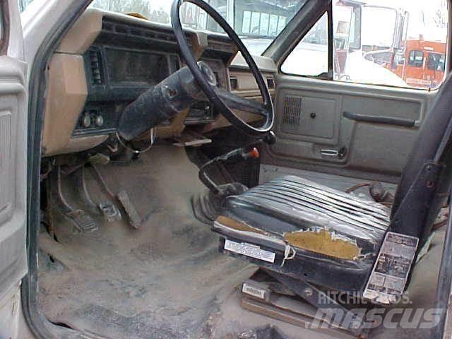 Ford F700 Грузовики-цистерны