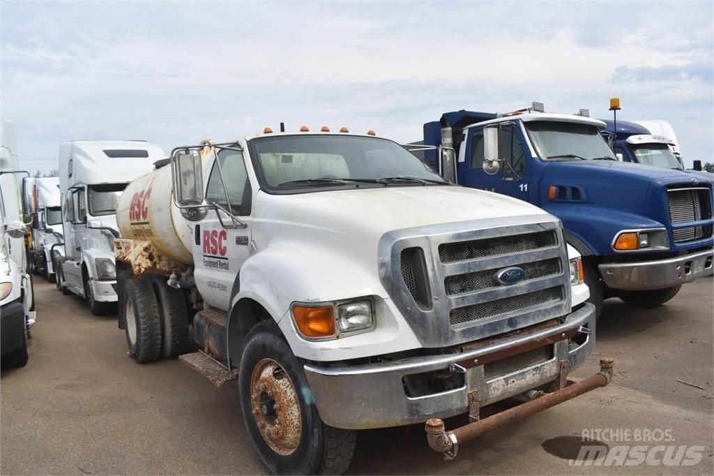 Ford F750 Грузовики-цистерны