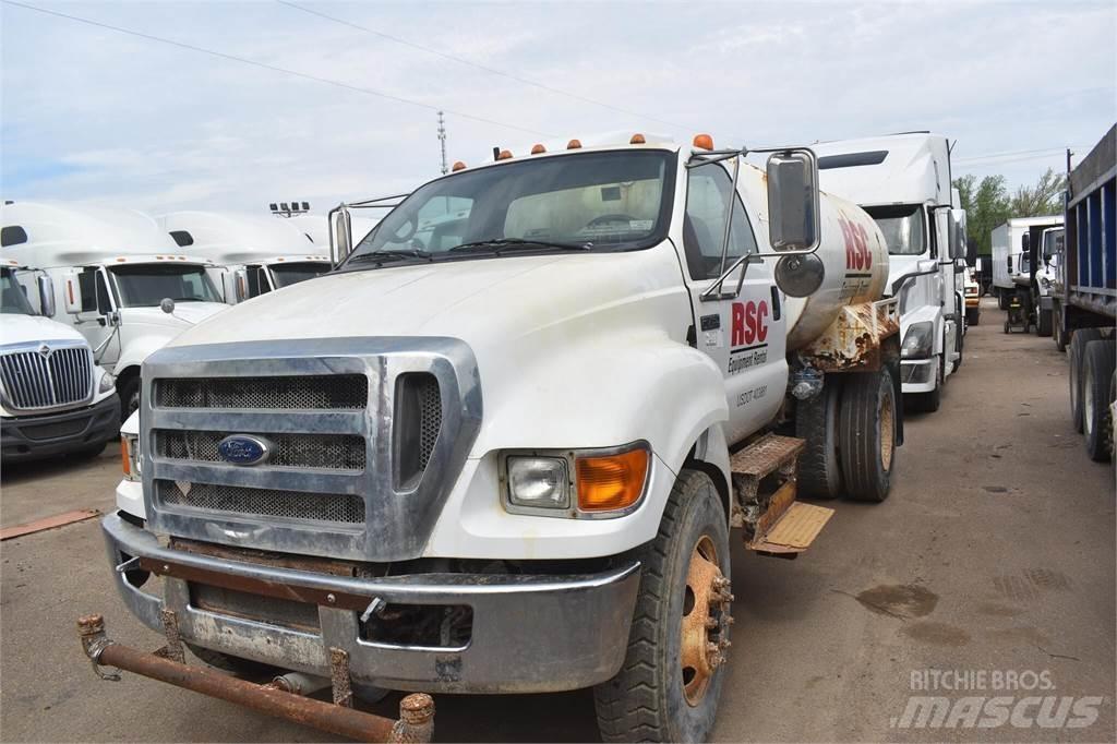 Ford F750 Грузовики-цистерны
