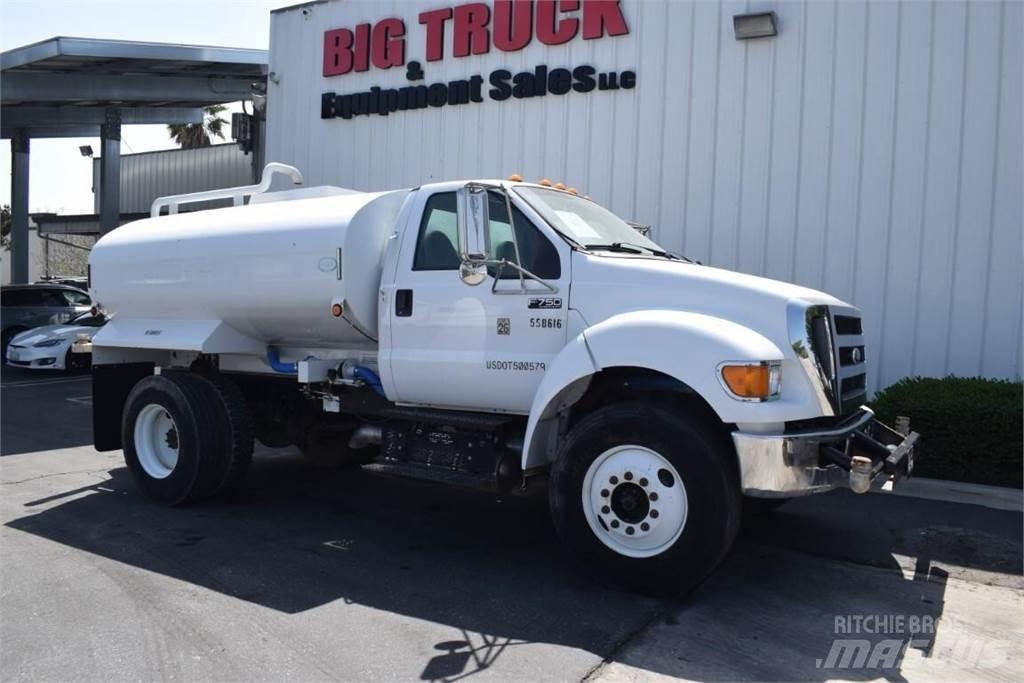 Ford F750 Грузовики-цистерны