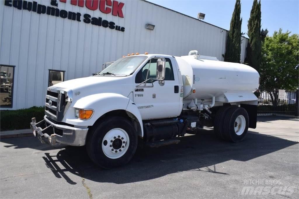 Ford F750 Грузовики-цистерны