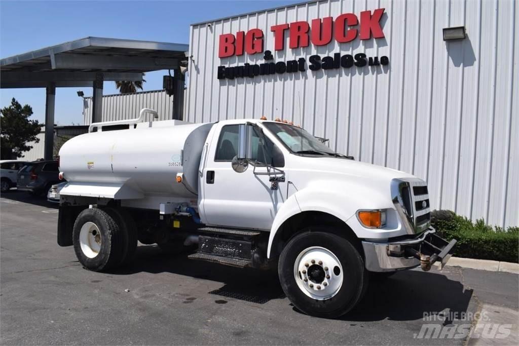 Ford F750 Грузовики-цистерны