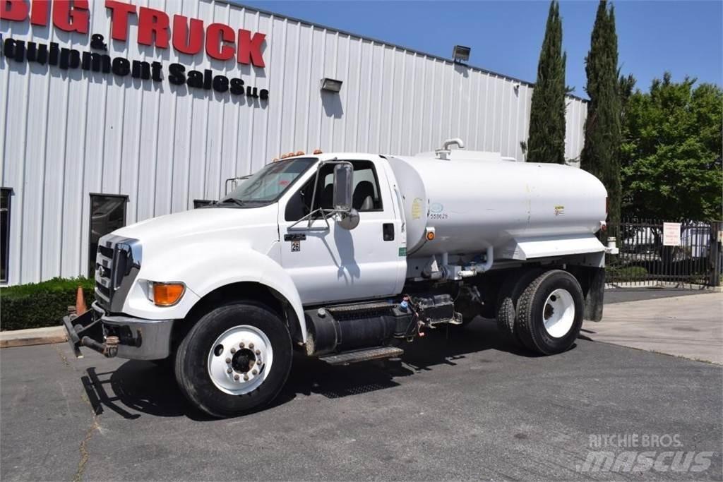 Ford F750 Грузовики-цистерны