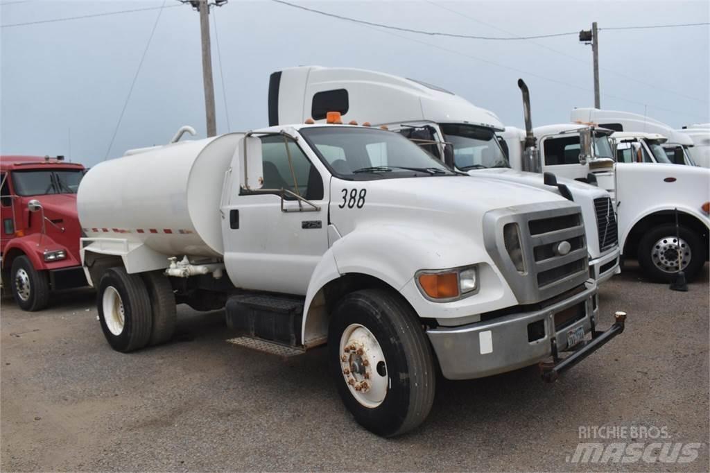 Ford F750 Грузовики-цистерны