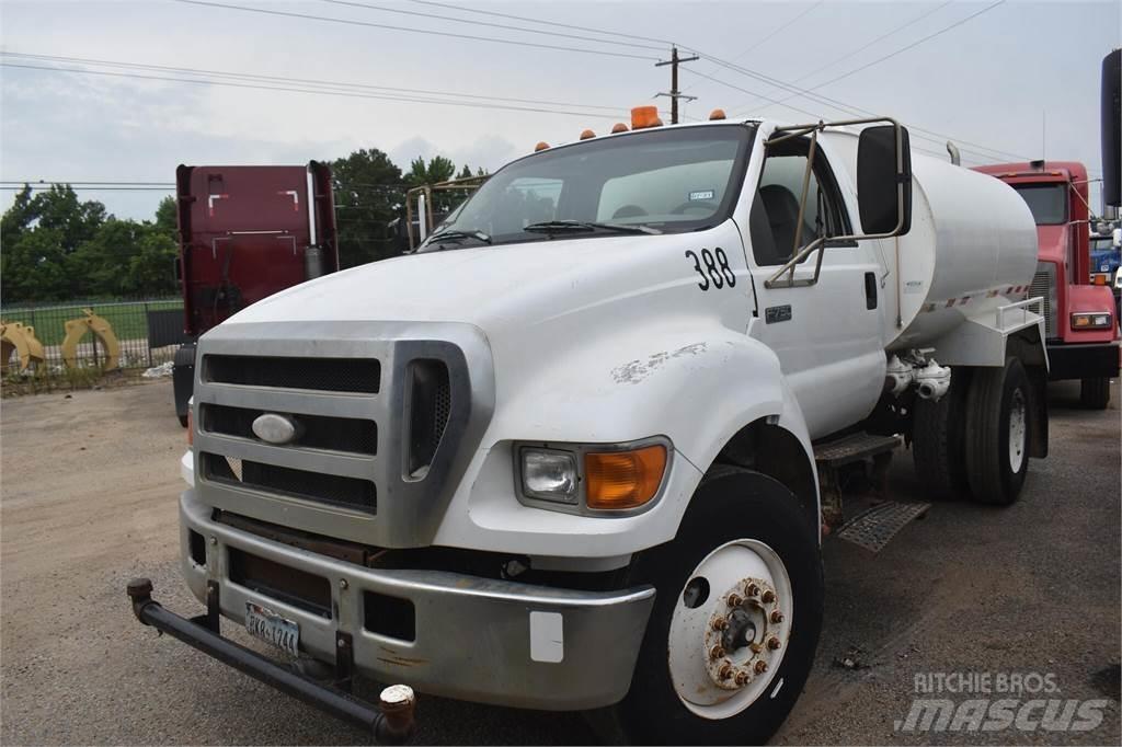 Ford F750 Грузовики-цистерны