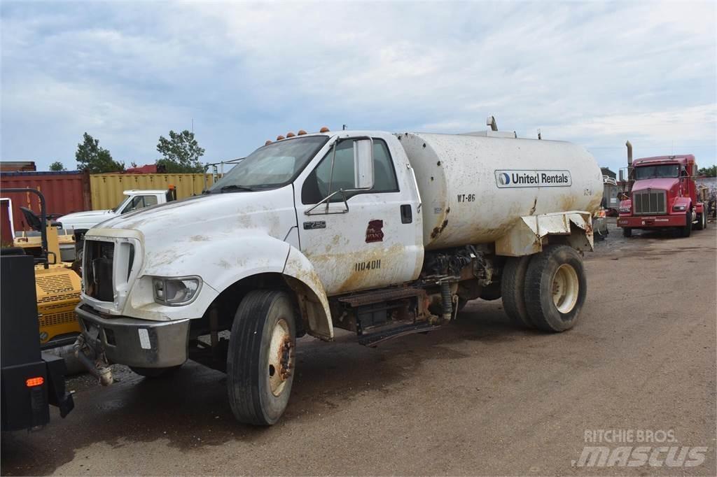 Ford F750 Грузовики-цистерны