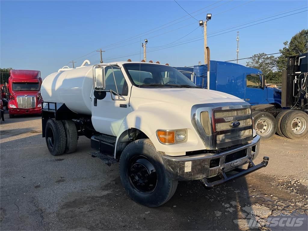 Ford F750 Грузовики-цистерны
