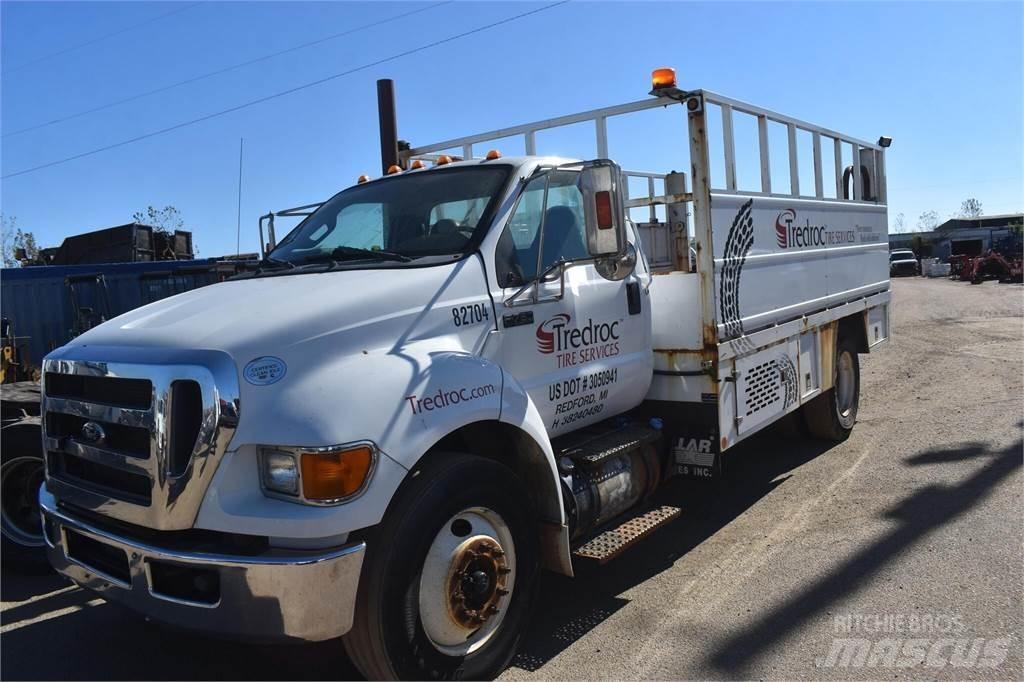 Ford F750 Комбинированные дорожные машины