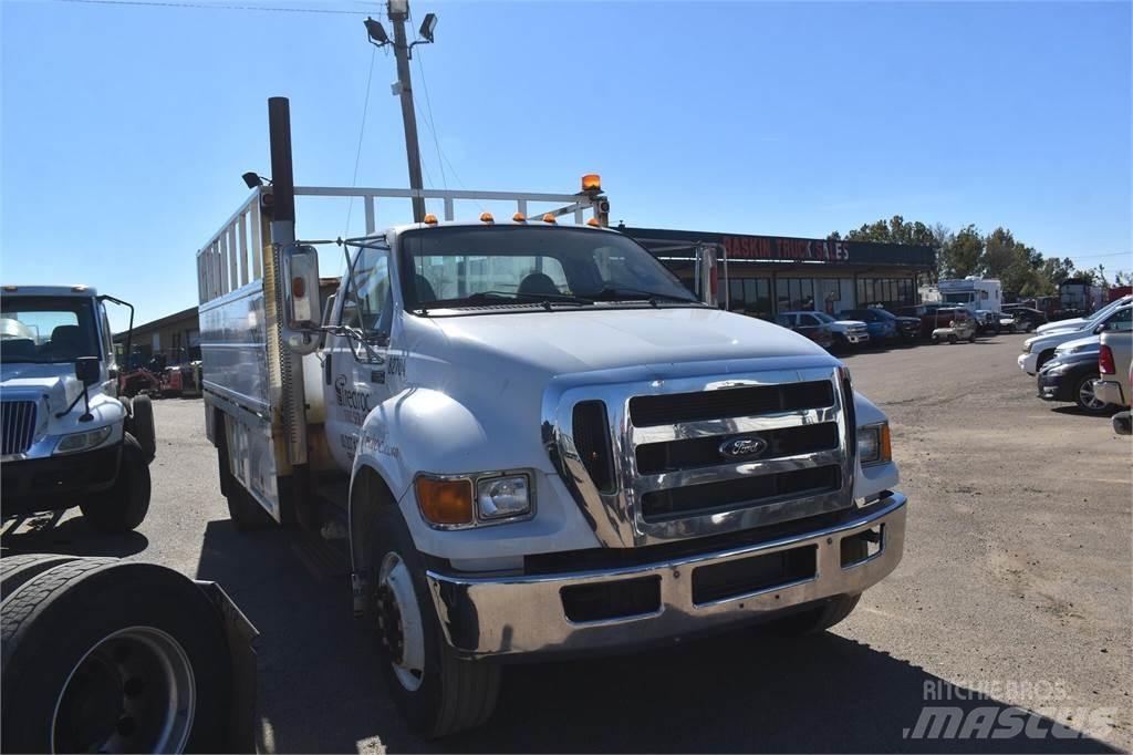 Ford F750 Комбинированные дорожные машины