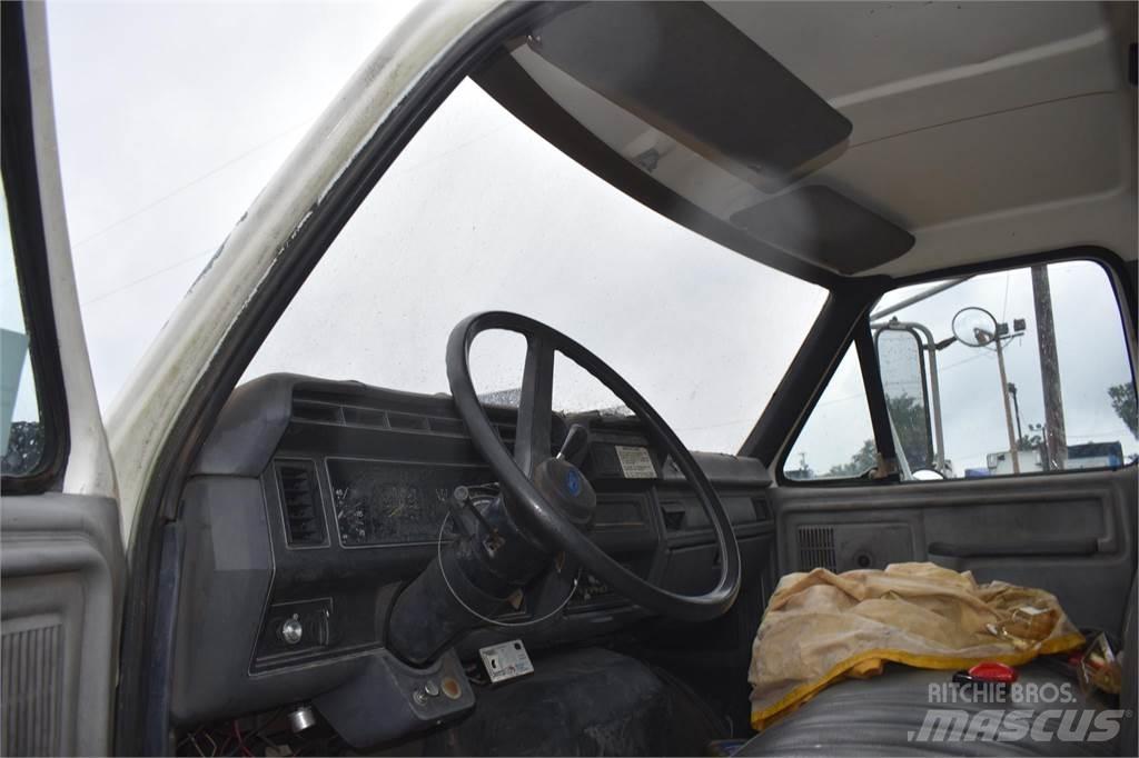 Ford F800 Автомобильные краны