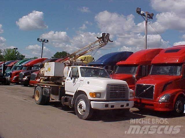 Ford F800 Комбинированные дорожные машины
