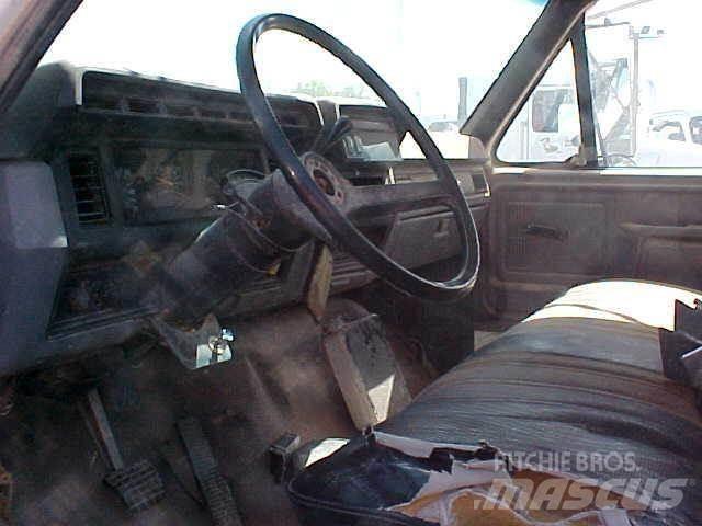 Ford F800 Комбинированные дорожные машины