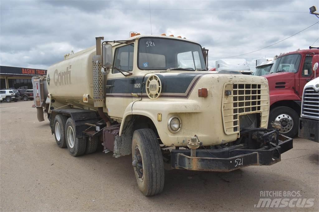 Ford L8000 Грузовики-цистерны