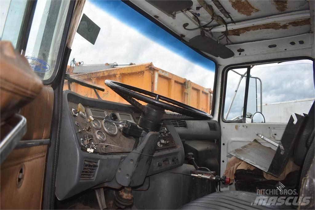 Ford L8000 Автомобильные краны