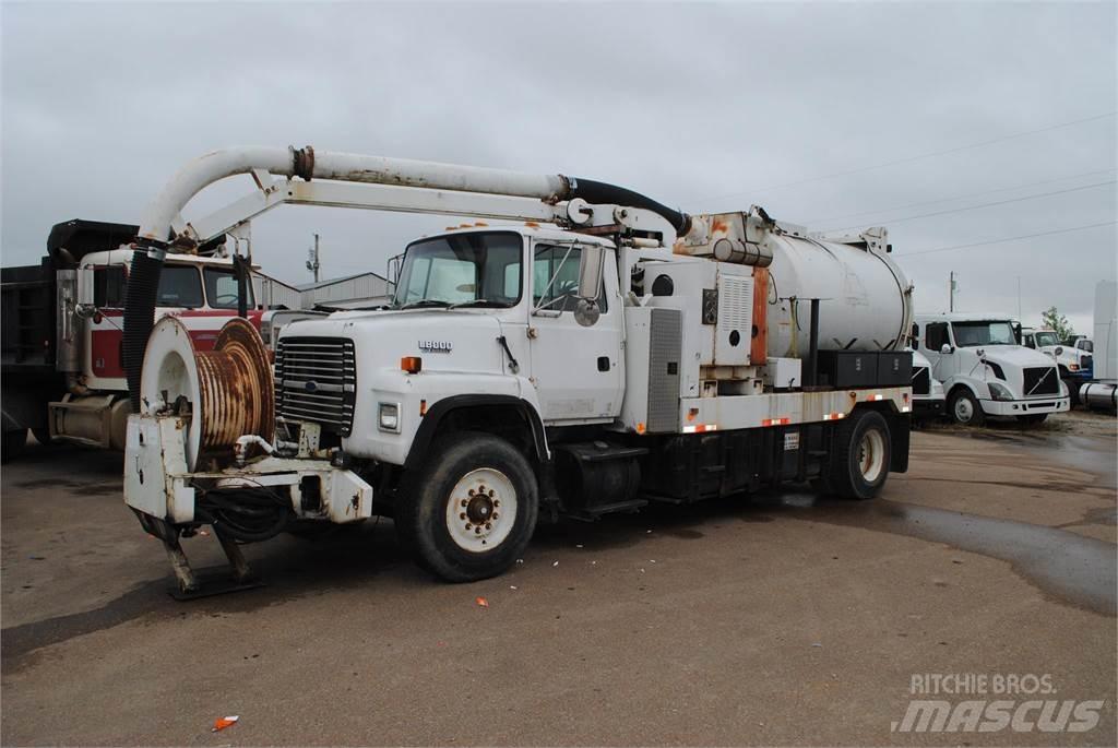 Ford L8000 Грузовики-цистерны