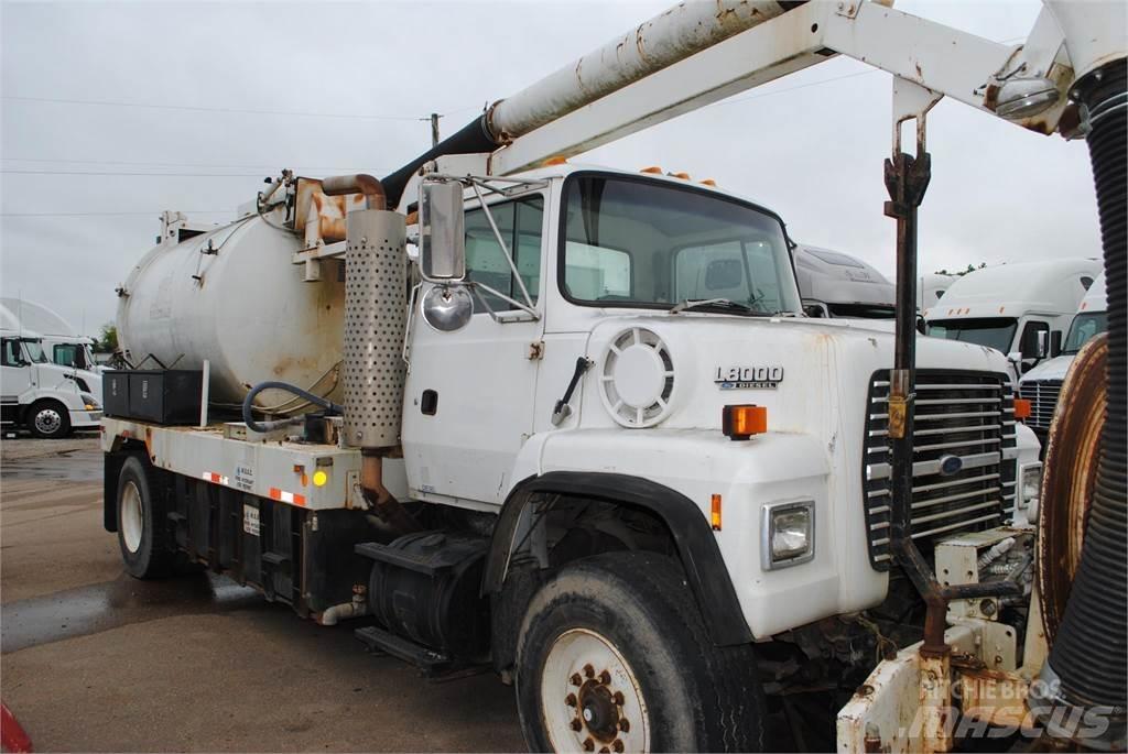 Ford L8000 Грузовики-цистерны