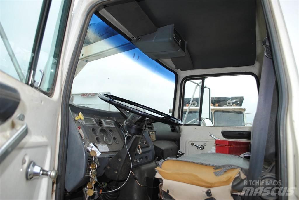 Ford L8000 Грузовики-цистерны