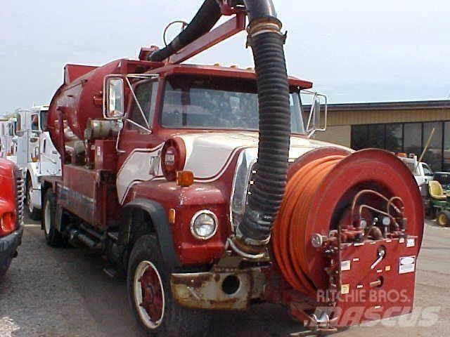 Ford L8000 Грузовики-цистерны
