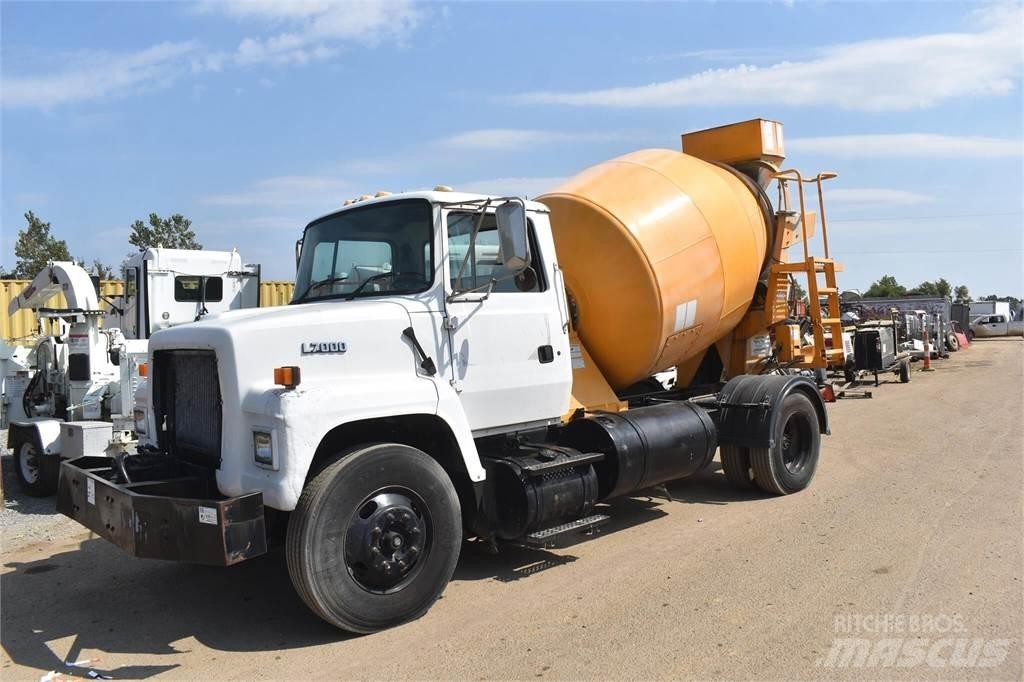 Ford LN7000 Автобетоносмесители