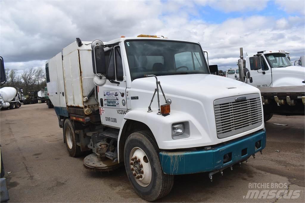 Freightliner FL70 Уборочные машины