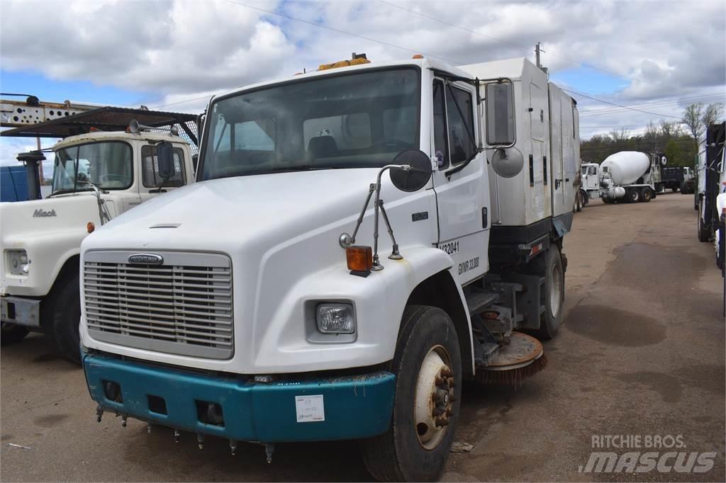 Freightliner FL70 Уборочные машины