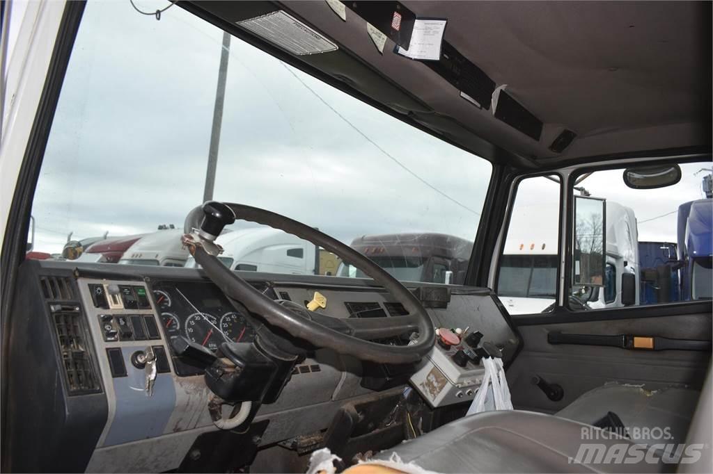 Freightliner FL70 Грузовики-цистерны