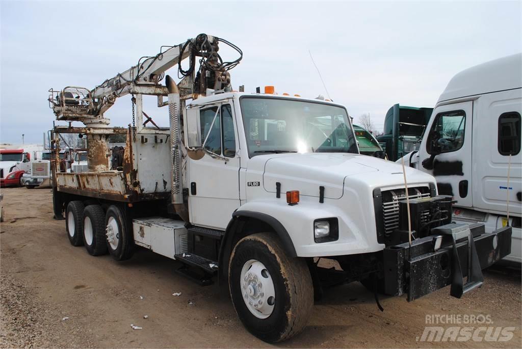Freightliner FL80 Автомобильные краны