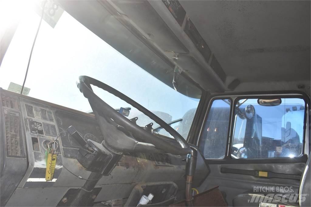 Freightliner FLC112 Грузовики-Самосвалы