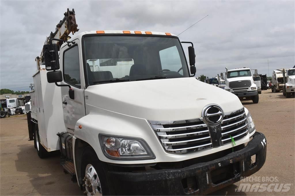 Hino 338 Комбинированные дорожные машины