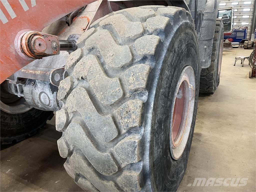 Hitachi ZW250-6 Фронтальные погрузчики