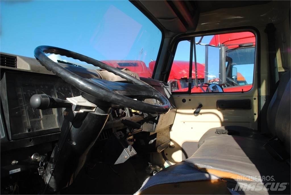 International 4700 Автомобильные краны