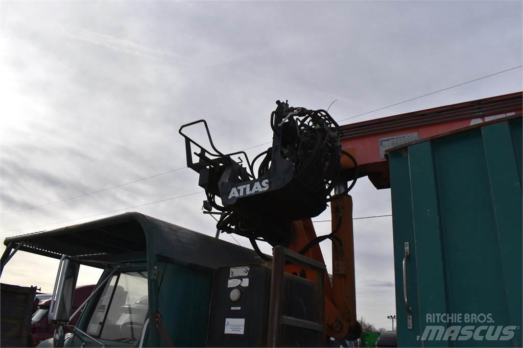 International 4700 Автомобильные краны
