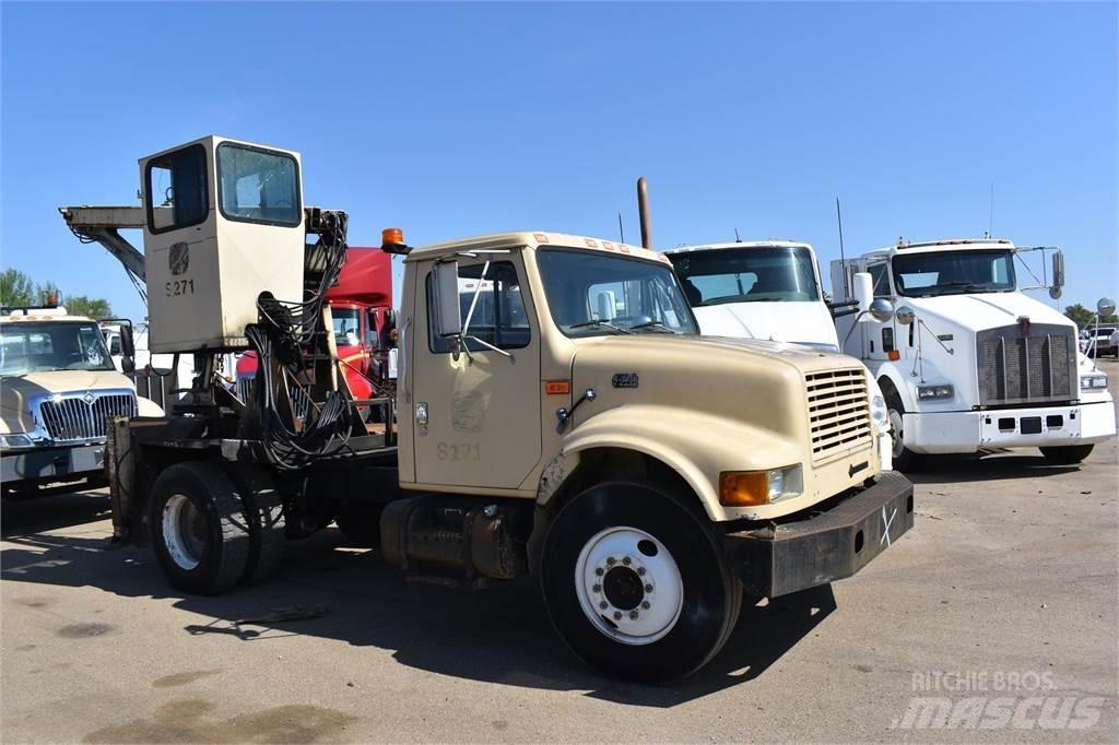 International 4700 Автомобильные краны