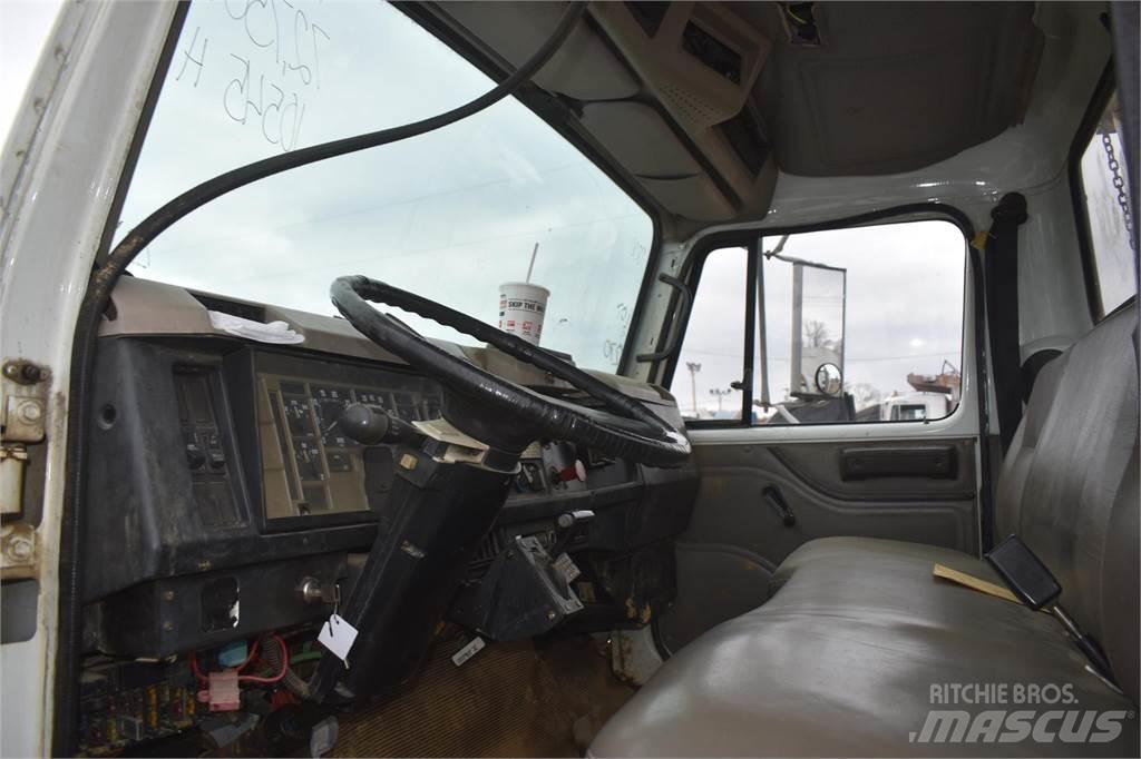 International 4700 Комбинированные дорожные машины