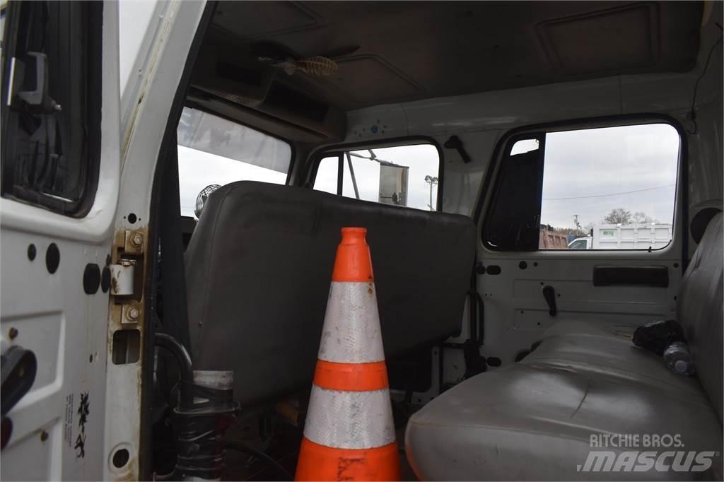 International 4700 Комбинированные дорожные машины