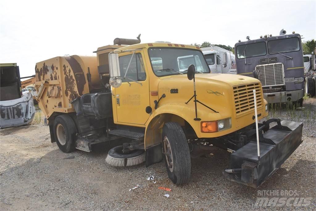 International 4700 Уборочные машины