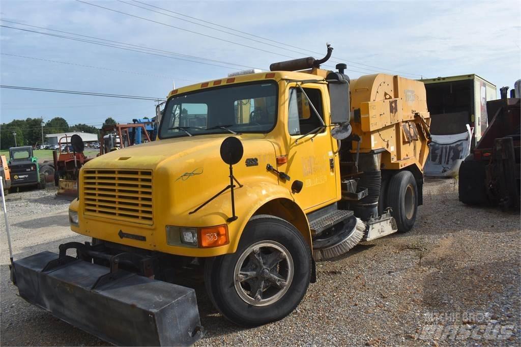 International 4700 Уборочные машины