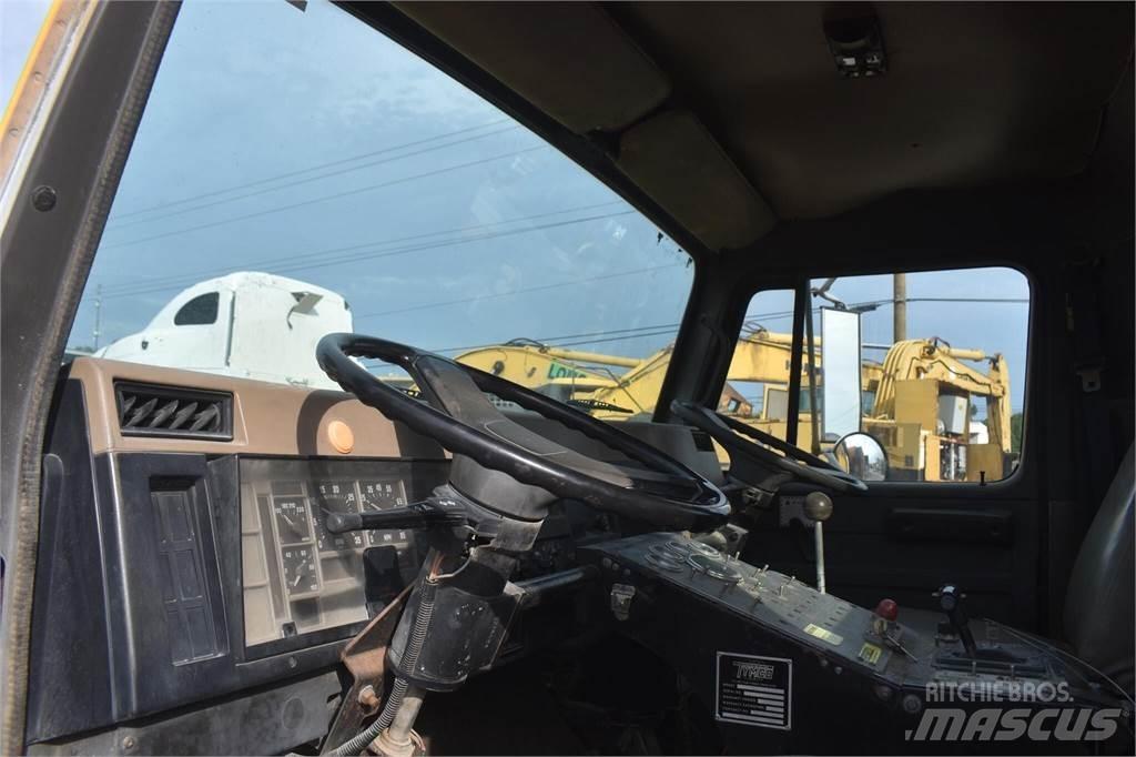 International 4700 Уборочные машины