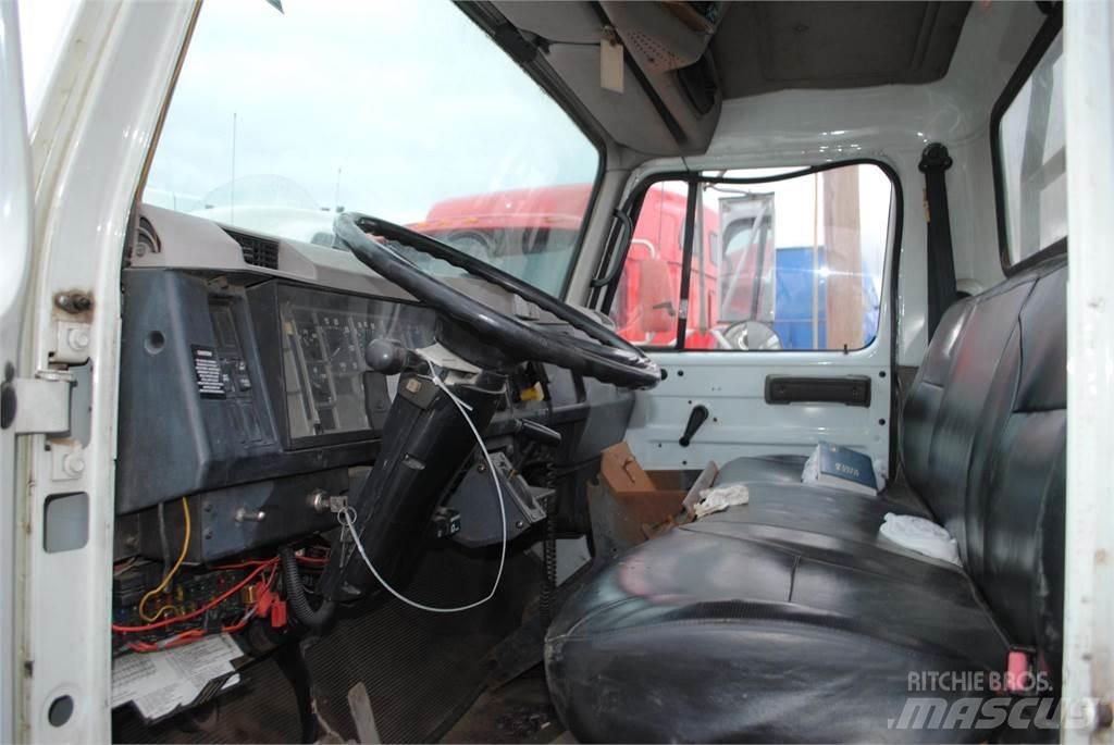 International 4700 Автомобильные краны